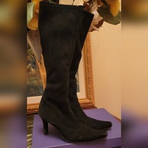 Stuart Weitzman Black Suede Pull-on Tall Boots Sz 9.5 Treaded Sole 3.5" Heel